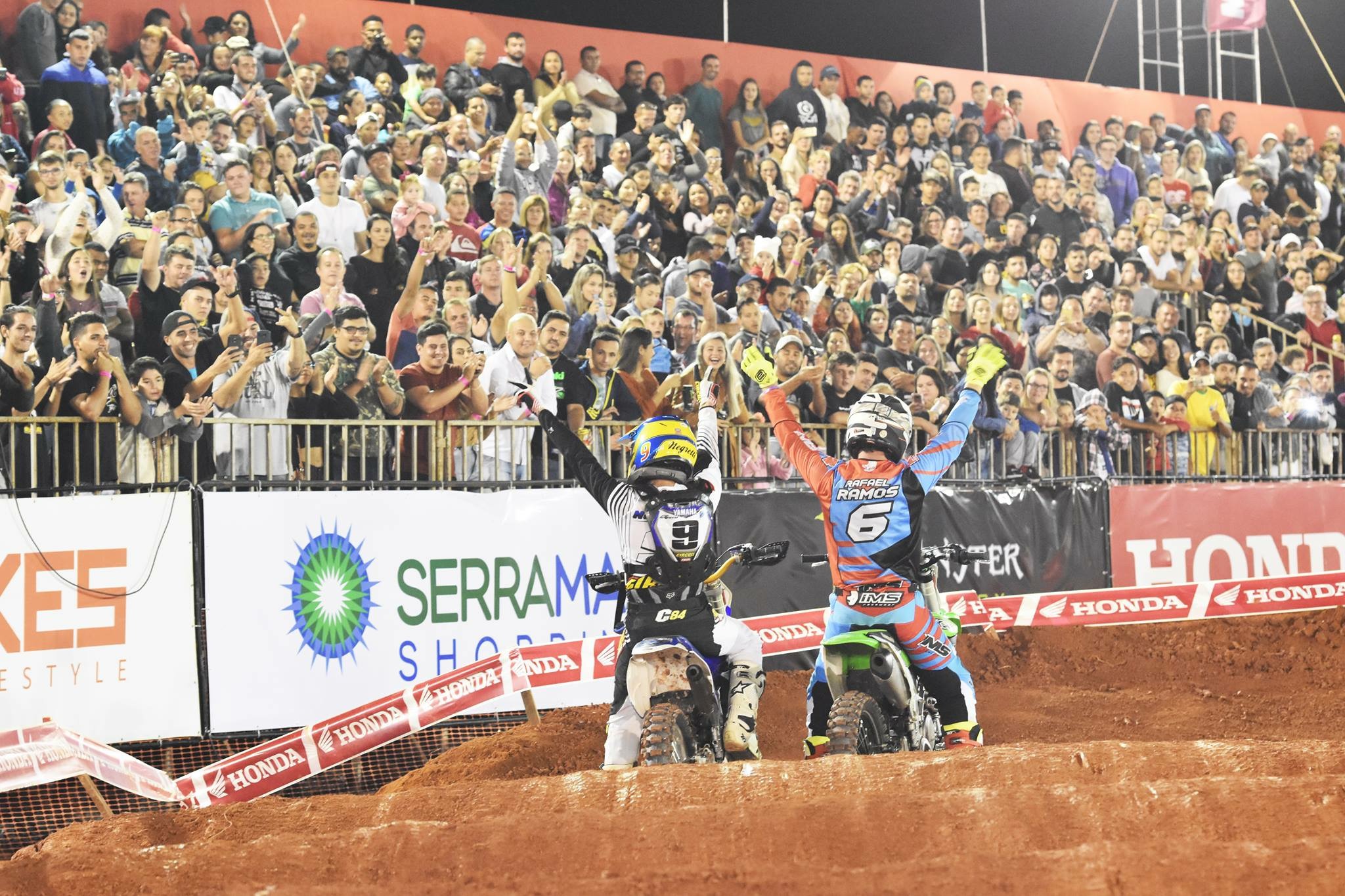 Arena Cross